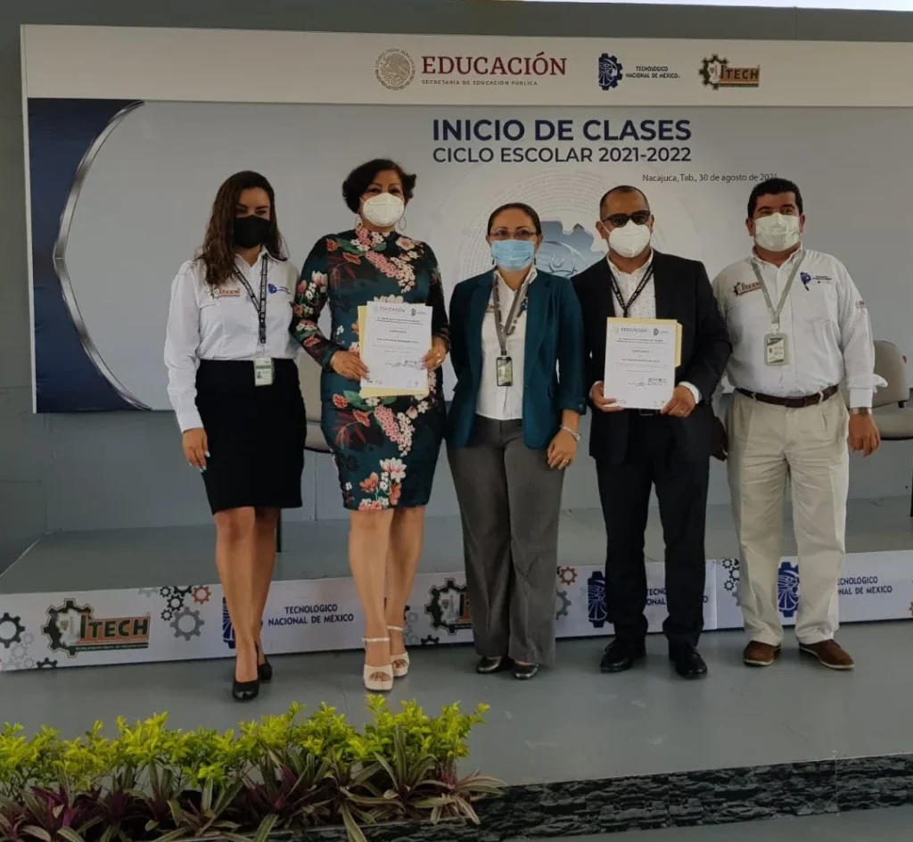 Entrega de estímulos de antigüedad a docentes y personal de servicios a la educación — fotografía 1