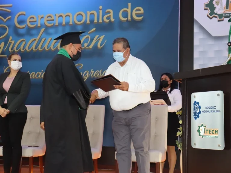 Ceremonia de Graduación de la 14va Generación de Egresados — fotografía 13