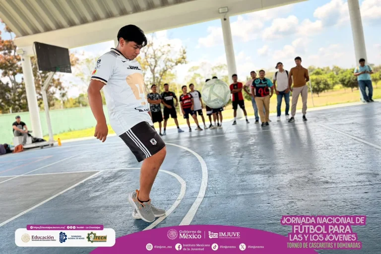 Torneo juvenil de fútbol y dominadas — fotografía 2