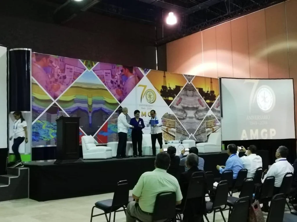 Estudiantes participan en Congreso de la AMGP — fotografía 1