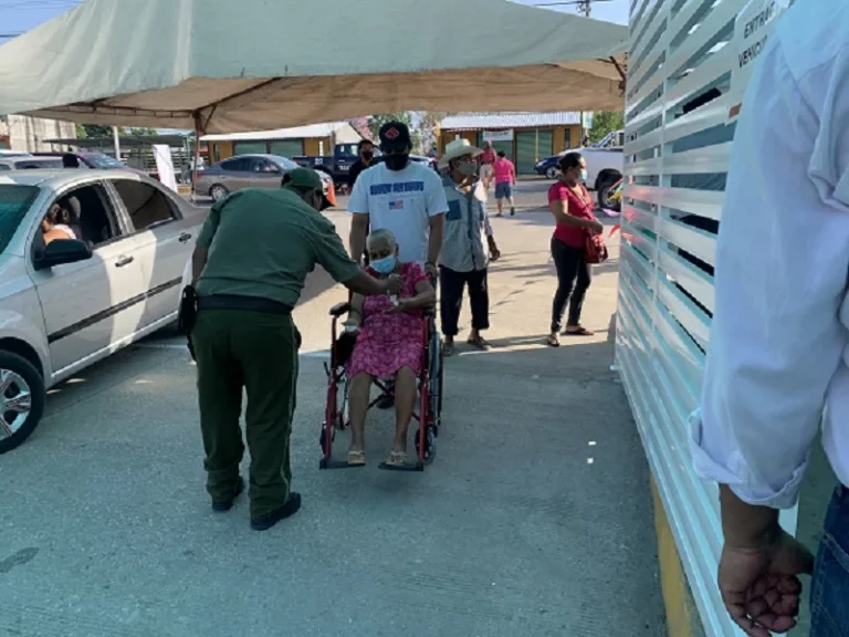 Inicio de campaña de vacunación contra COVID-19 en instalaciones ITECH — fotografía 2